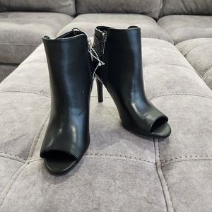 NEW Unisa Peep Toe Heels Booties Size 5.5